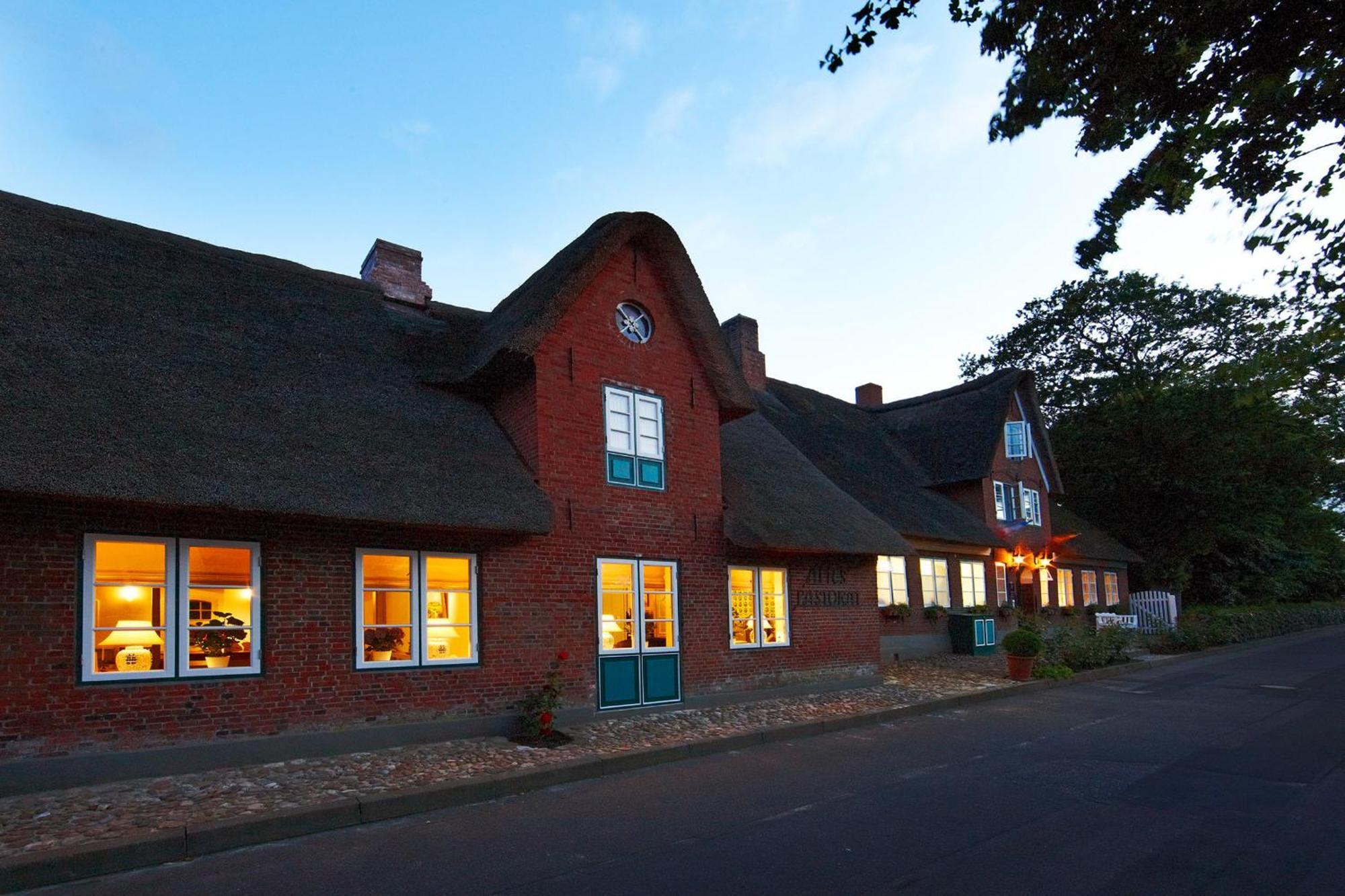 Landhaus Altes Pastorat Hotel Suderende  Exterior photo